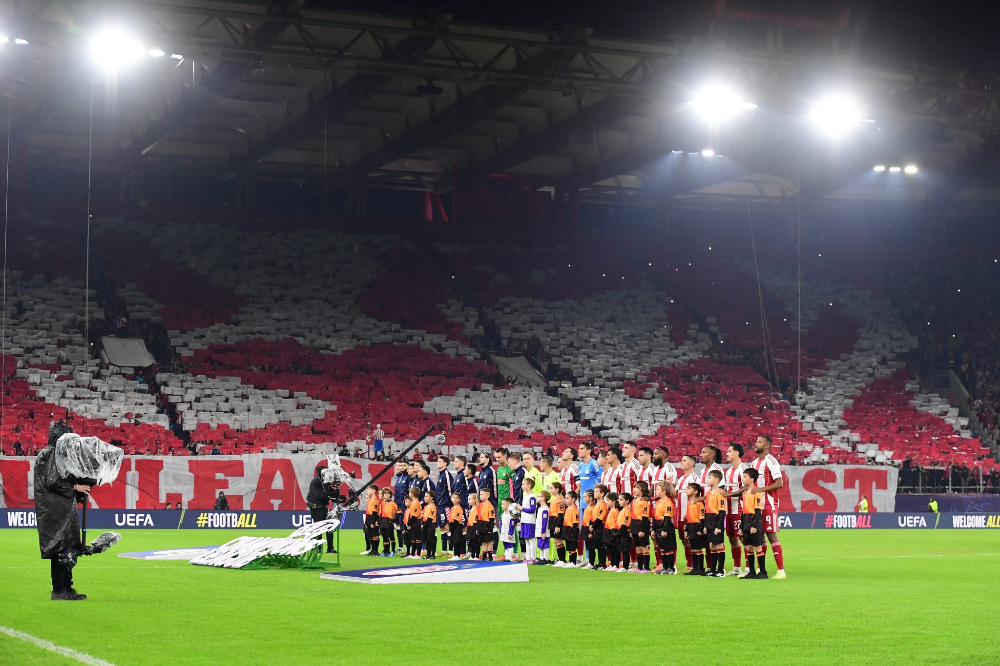 Απίθανο κορεό από τους φίλους του Ολυμπιακού (pics, vid)