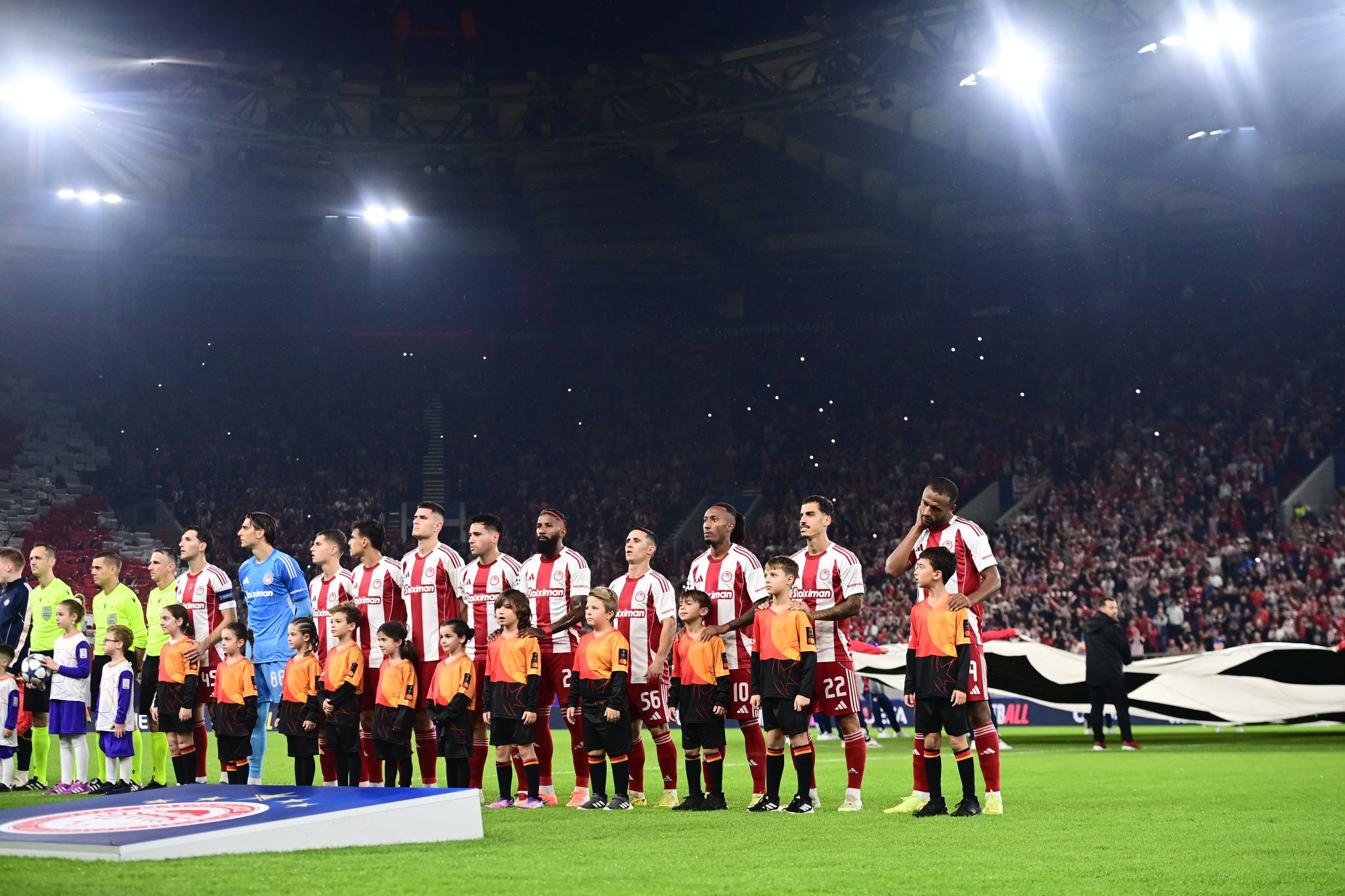 Πάνοπλος ο Ολυμπιακός στο κατάμεστο Καραϊσκάκη για τη «μάχη» με τη Ρεάλ