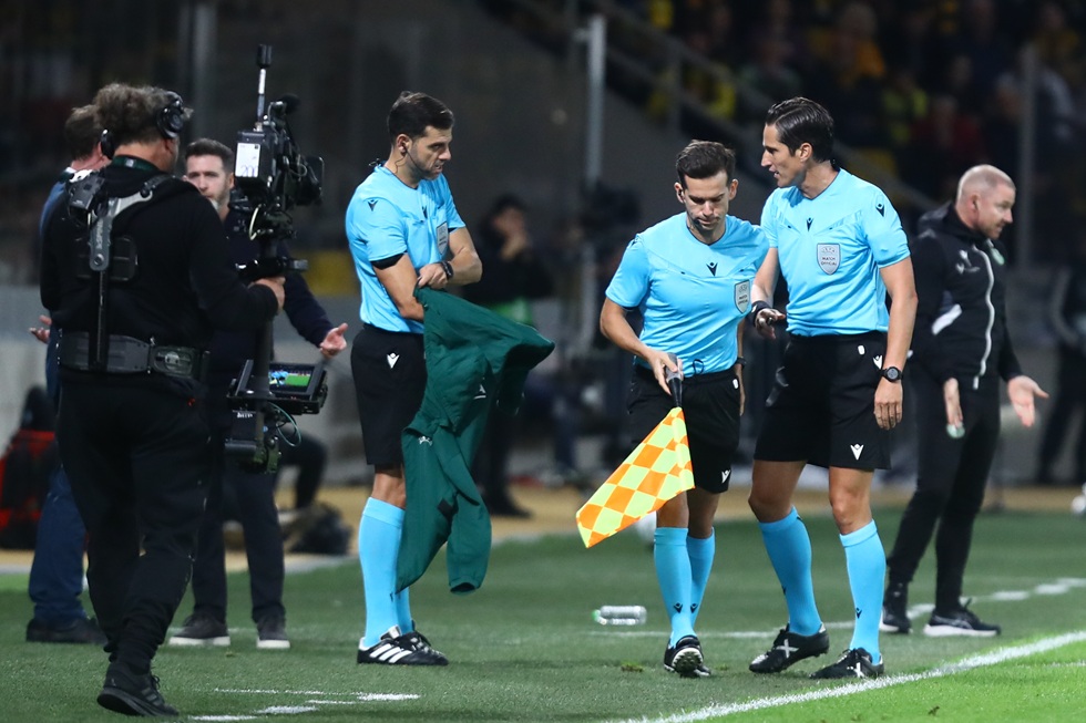 Αλλαγή… διαιτητή στο παιχνίδι της ΑΕΚ με τη Σάμροκ Ρόβερς (vid)