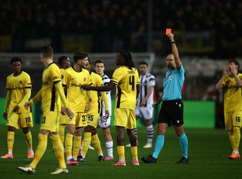 Με παίκτη παραπάνω ο ΠΑΟΚ από το 6′ λόγω αποβολής του Γκίγκοβιτς (vid)