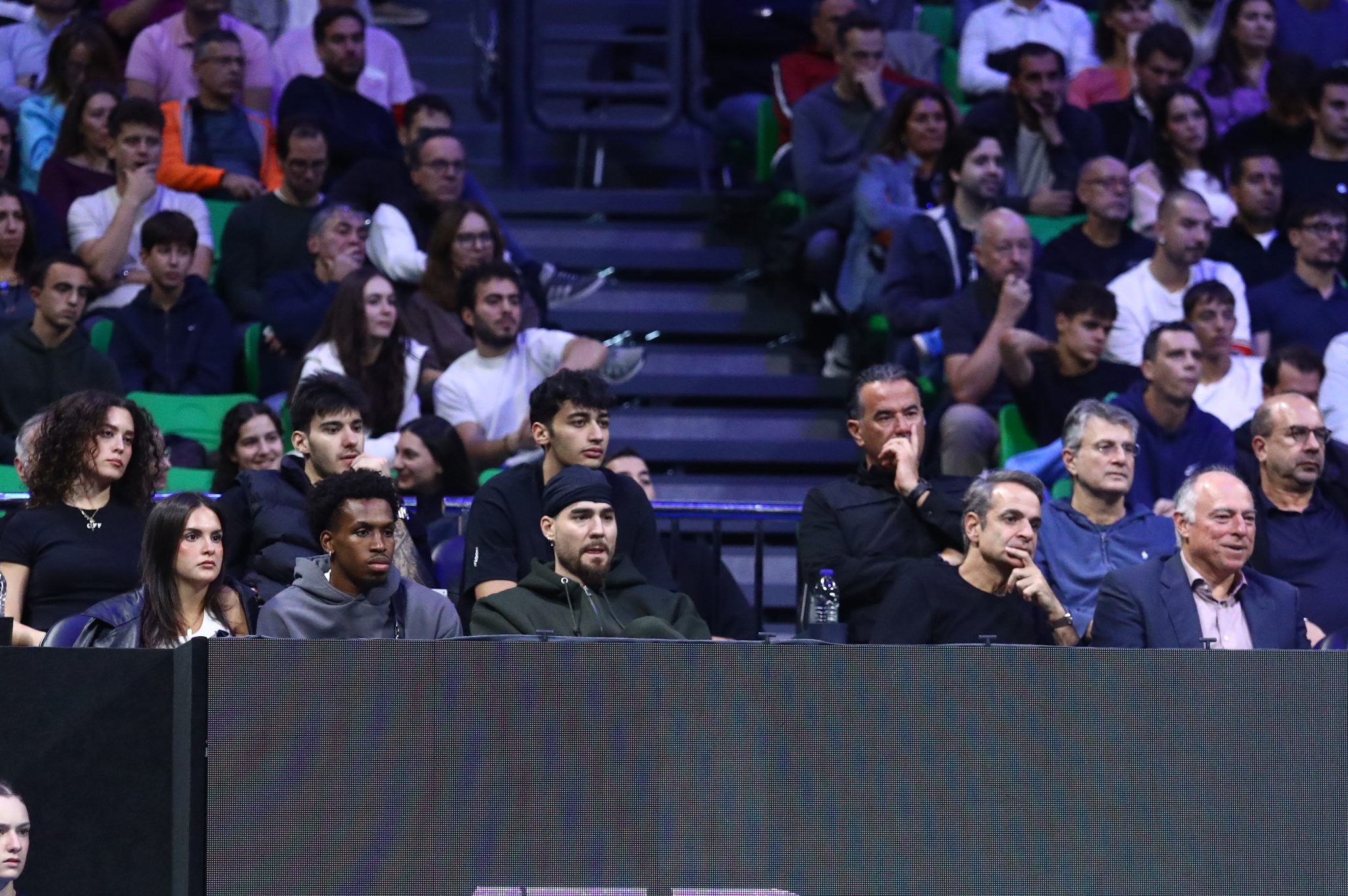 Μητσοτάκης, Σορτς και Χουάντσο παρακολούθησαν δίπλα-δίπλα το παιχνίδι του Τζόκοβιτς – Παρών και ο Αταμάν (pics)