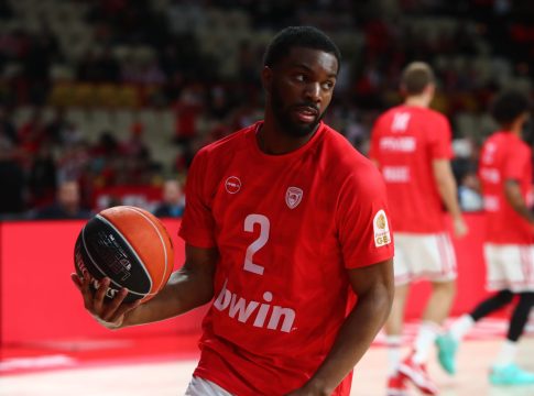 Το συγκλονιστικό μήνυμα των παικτών του Ολυμπιακού στον Έβανς: «Μην χάνεις ποτέ την ελπίδα σου – Μείνε δυνατός Κίναν»