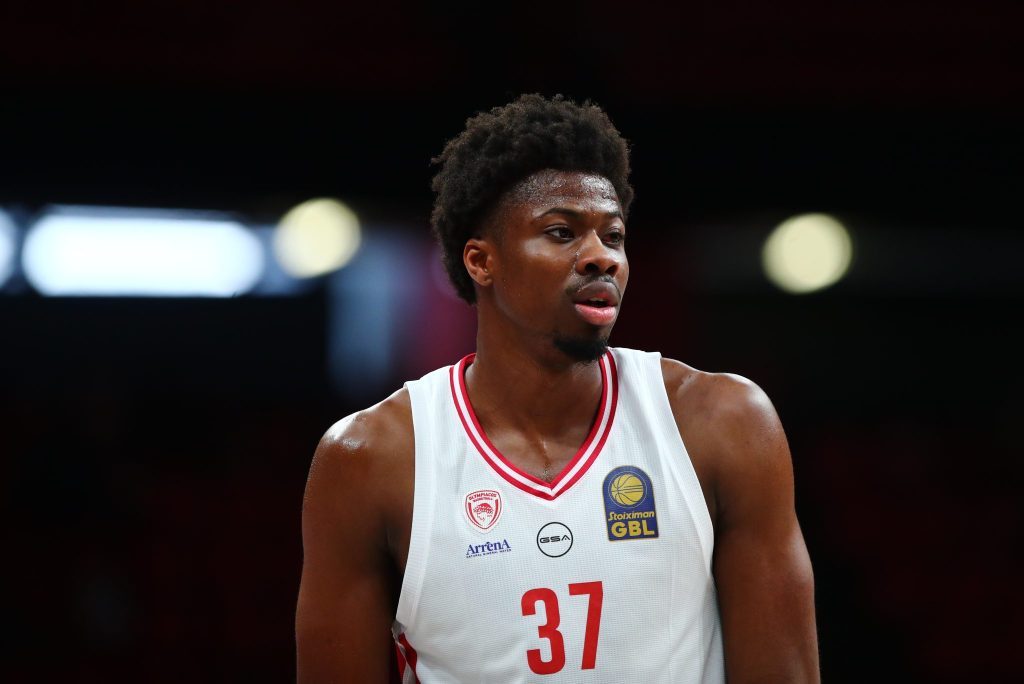 Γενέθλια… στο παρκέ για τον Κώστα Αντετοκούνμπο (vid)