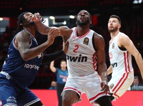 Αυτά έκανε ο Κίναν Έβανς στο ντεμπούτο του με τον Ολυμπιακό (vids)