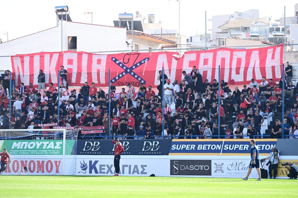 Ολυμπιακός: Εντυπωσιακή ατμόσφαιρα και στη Νεάπολη από τον κόσμο (pics)