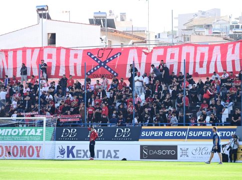 Ολυμπιακός: Εντυπωσιακή ατμόσφαιρα και στη Νεάπολη από τον κόσμο (pics)