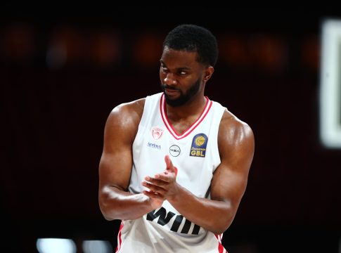 Η αποθέωση του Φουρνιέ στον Έβανς με γνωστό σύνθημα (vid)