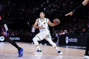 Τρελάθηκε με Φαρίντ ο Σλούκας – Τι του φώναζε στα αποδυτήρια (vid)