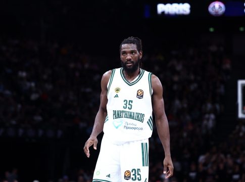 Απίθανο στιγμιότυπο: Ο Φαρίντ έκανε μπλοκ χωρίς το ένα παπούτσι (vid)