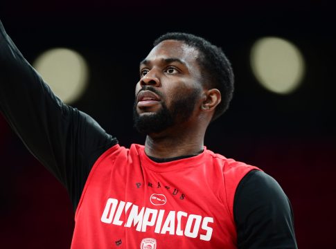 Χαιρέτησε επιτελείο και πρώην συμπαίκτες από τη Ζαλγκίρις ο Έβανς (vid)