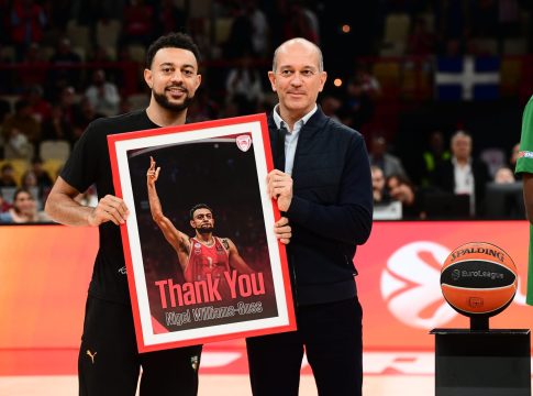 Αποθέωση για τον Γούιλιαμς – Γκος στο ΣΕΦ – Βραβεύτηκε μαζί με τον Ράιτ από τους αδερφούς Αγγελόπουλους (vid)