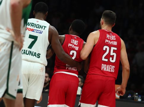 Απευθείας στο νοσοκομείο: Έφυγε από το ΣΕΦ ο Έβανς (vid)