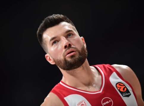 Ο Πίτερς το έβαλε από τα 10 μέτρα και η Euroleague τον αποθέωσε: «Λίγοι έχουν το range του» (vid)