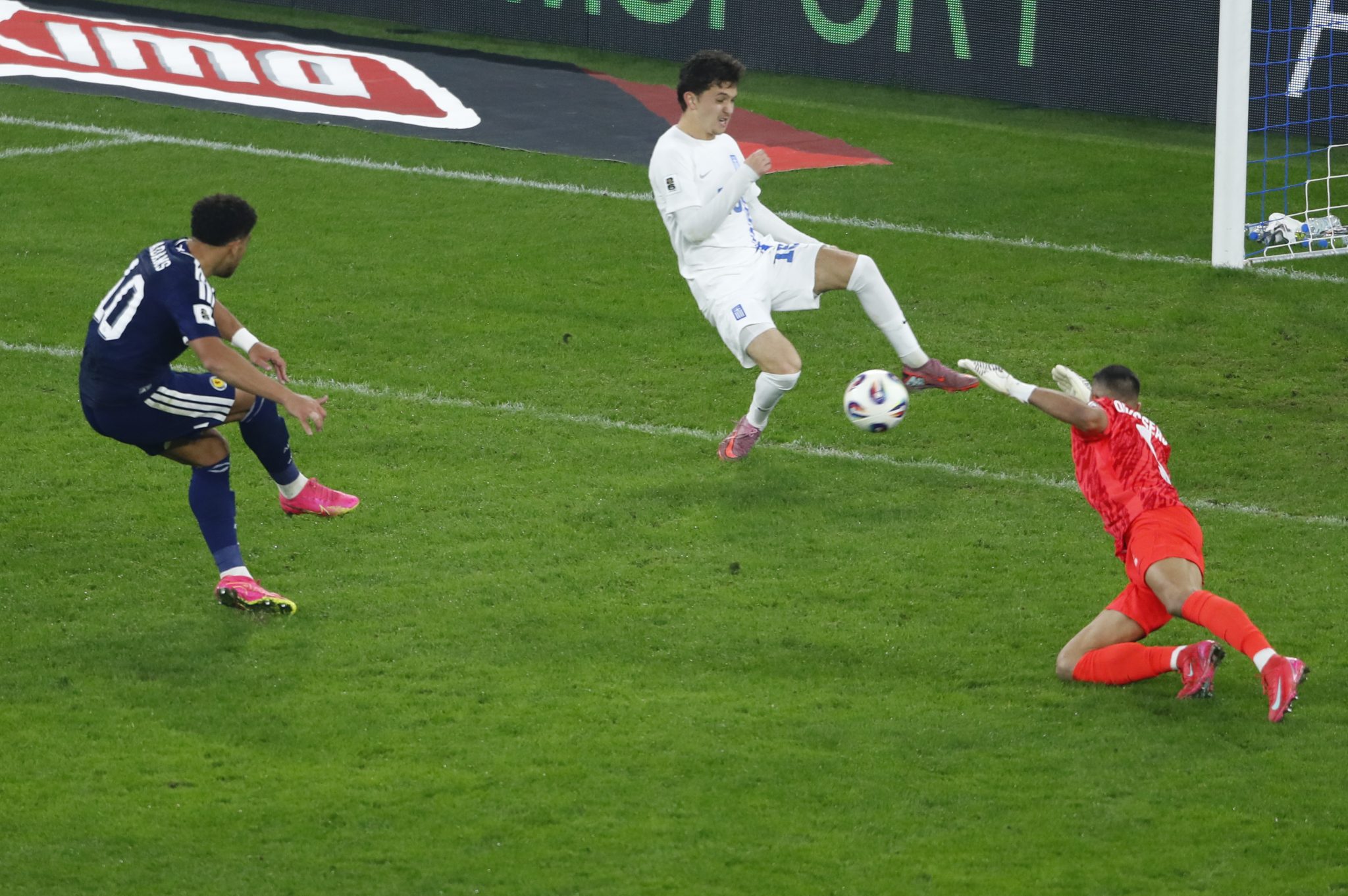 Η UEFA αποθέωσε τον Καρέτσα για το παιχνίδι με τη Σκωτία (vid)