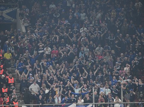 Πανηγυρίζουν στο Καραϊσκάκη οι Σκωτσέζοι (vid)