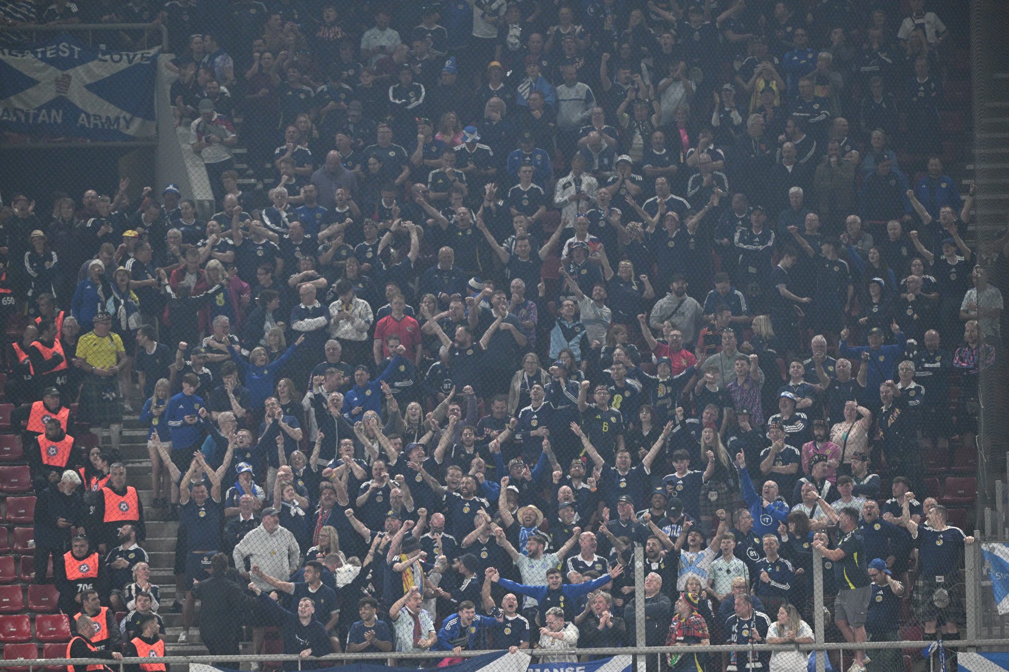 Πανηγυρίζουν στο Καραϊσκάκη οι Σκωτσέζοι (vid)