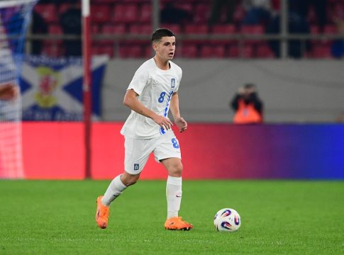 Μια ροκ Εθνική και ένα ιδιαίτερο βράδυ για το «χρυσό» παιδί