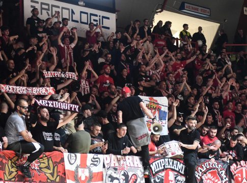 Εκπληκτική ατμόσφαιρα από τους οπαδούς του Ολυμπιακού στο ματς με τον Προμηθέα (vids)