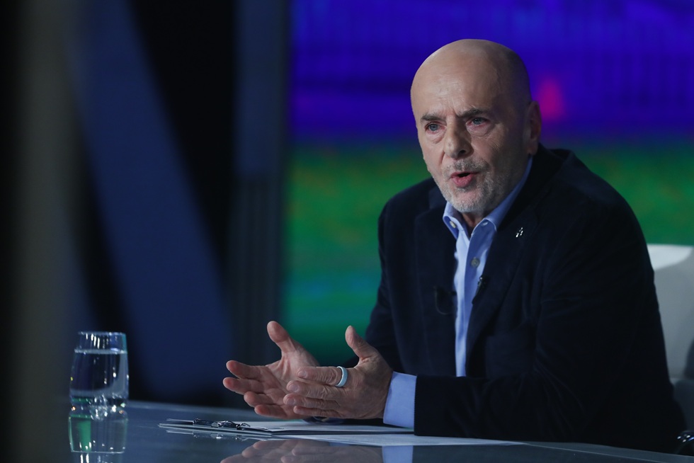 Δυόμισι ώρες και δεν είπε τίποτα – Το κατάφερε και αυτό ο Γιάννης Αλαφούζος