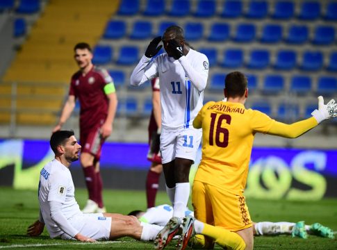 Mεγάλη ευκαιρία για την Εθνική με τον Μασούρα να σουτάρει στο δοκάρι (vid)