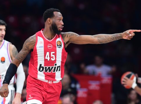 Ατάκες Χολ στο «10» για Παρί, Ερυθρό και την «καυτή» συνέχεια του Ολυμπιακού στη Euroleague