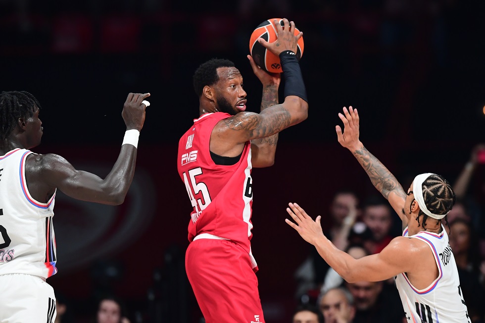 Ολυμπιακός: Παιχνίδι με παιχνίδι γίνεται καλύτερος ο Χολ