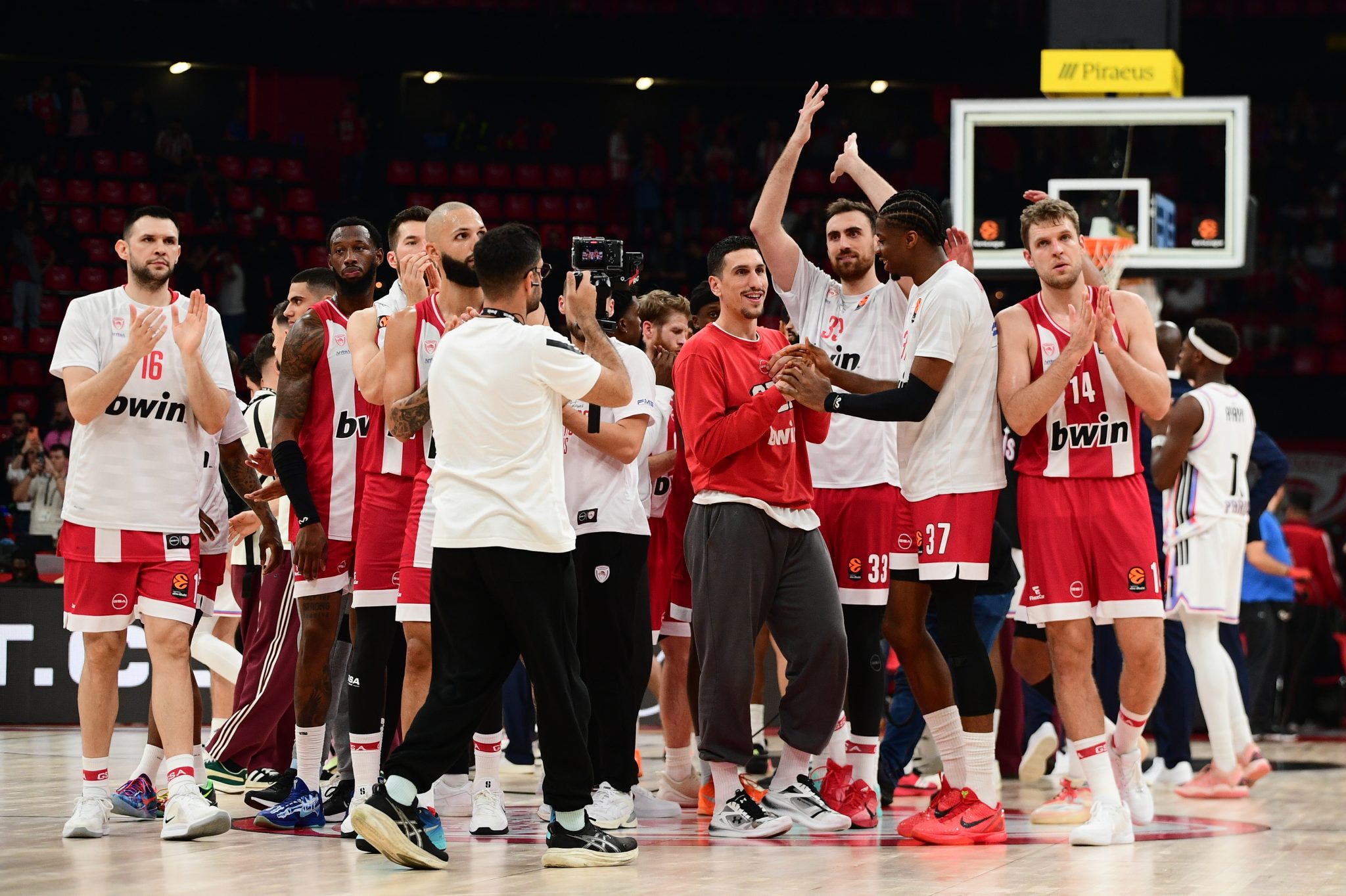 ΚΑΕ Ολυμπιακός: «Τα σκυλιά απελευθερώθηκαν» (vid)