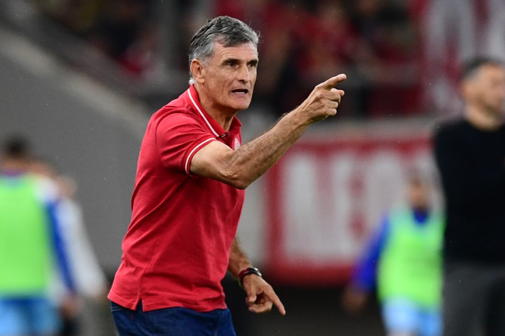 «Προσοχή σε αυτούς που… δεν βλέπετε» – Ο Μεντιλίμπαρ ξέρει κάτι παραπάνω