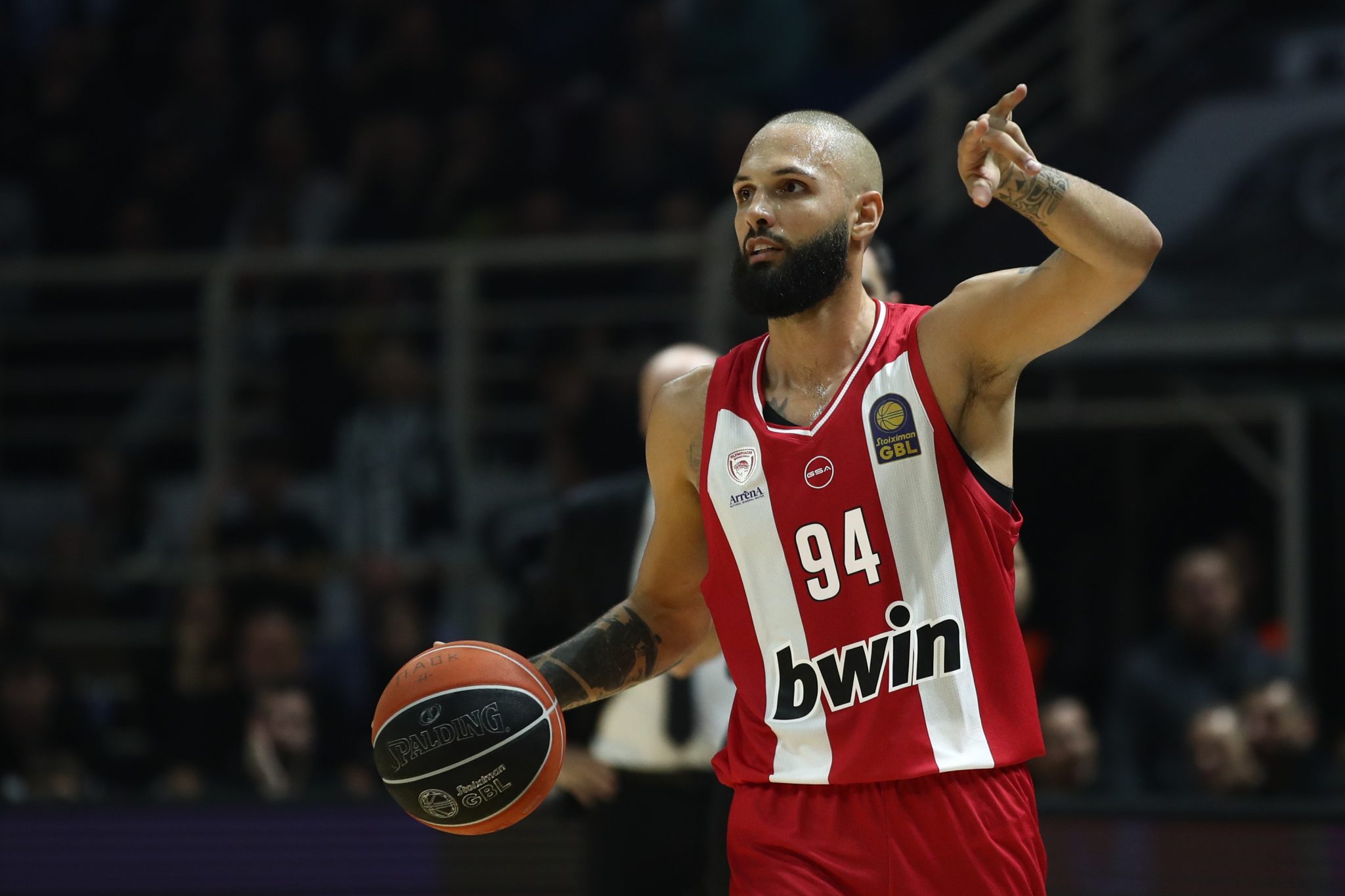 Ερυθρός Αστέρας – Ολυμπιακός: «Ερυθρόλευκο» ντέρμπι στο Βελιγράδι, με φόντο την κορυφή