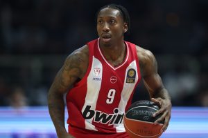 Αυτά έκανε ο Λι στο career high του με τον Ολυμπιακό κόντρα στον ΠΑΟΚ (vids)