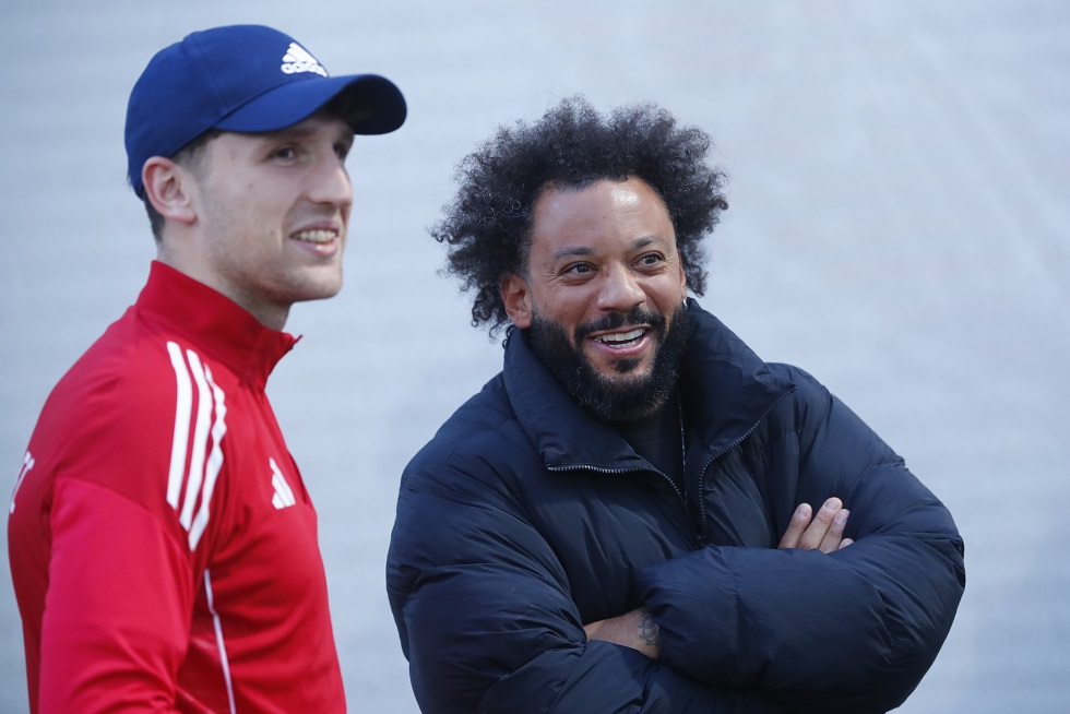 Ο Μεντιλίμπαρ και οι παίκτες του βλέπουν την Κ19 του Ολυμπιακού με τη Ρεάλ – Στο Ρέντη και ο Μαρσέλο για τον γιο του (pics & vids)