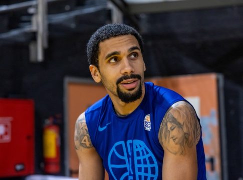 Ντεμπούτο για τον Ελάιζα Μήτρου-Λονγκ με την Εθνική – Η 12άδα ενόψει Ρουμανίας