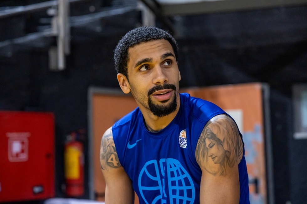 Ντεμπούτο για τον Ελάιζα Μήτρου-Λονγκ με την Εθνική – Η 12άδα ενόψει Ρουμανίας