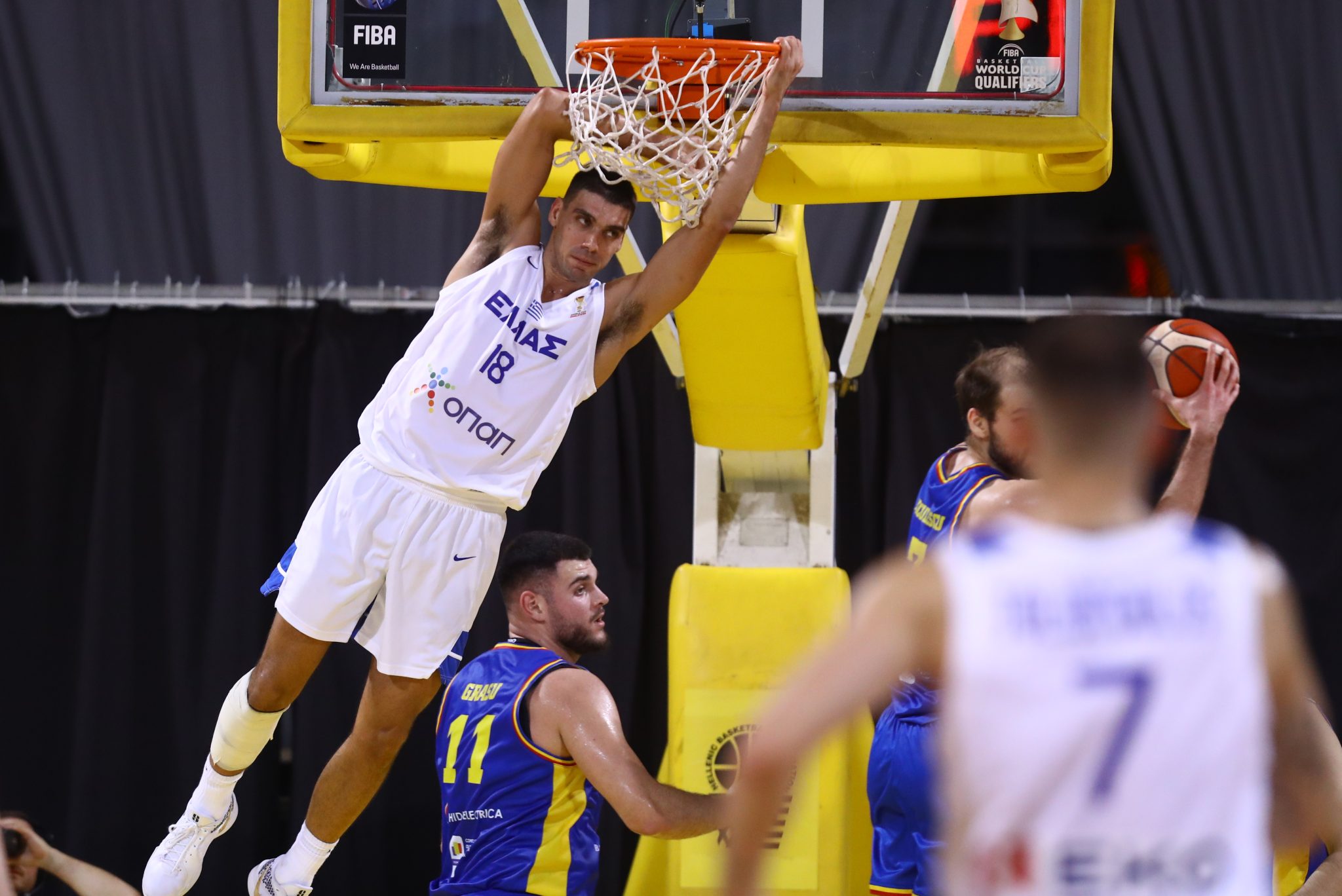 Ελλάδα – Ρουμανία 91-64: Μπήκε με το… δεξί στα προκριματικά η Εθνική, με «καυτούς» Λαρεντζάκη και Περσίδη (vids)