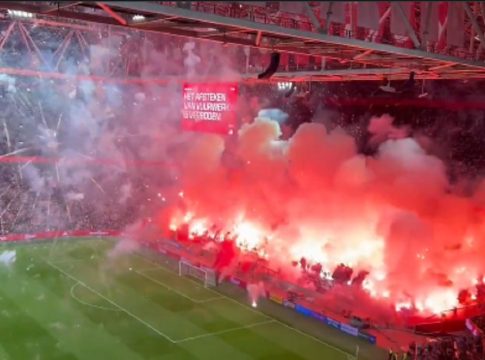 «Βροχή» από καπνογόνα στο Άγιαξ – Γκρόνινγκεν και διακοπή! – Τί συνέβη (vids)