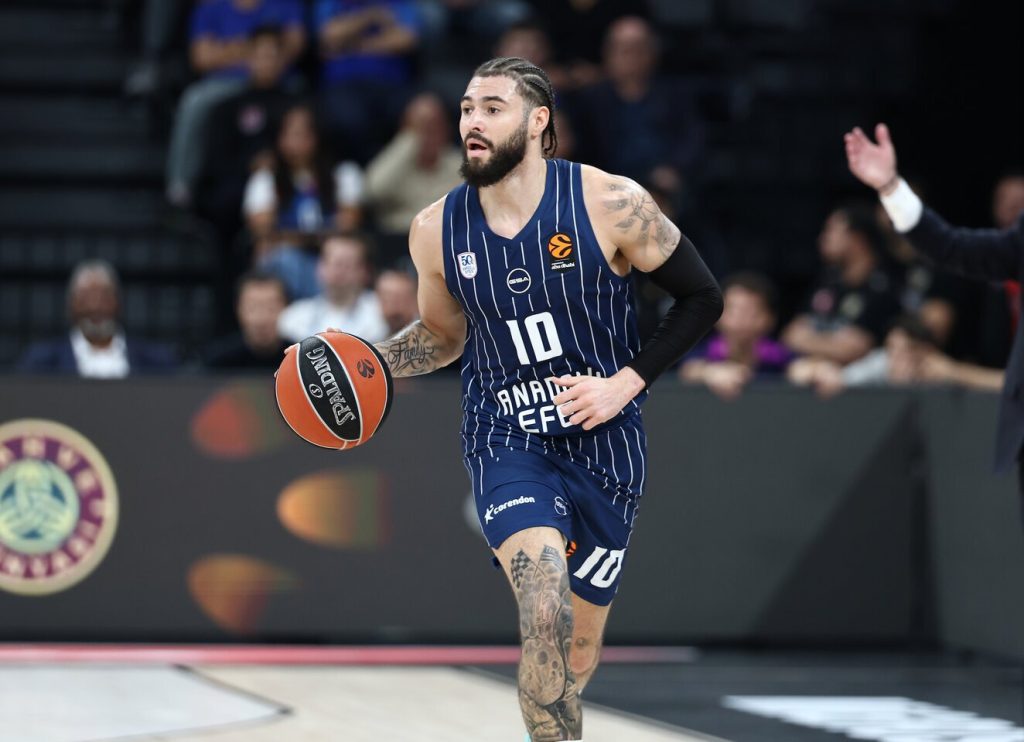 Εφές – Μπαρτσελόνα 74-73: Οι βολές του Κορντινιέ στην εκπνοή «πλήγωσαν» τον Πασκουάλ στην επιστροφή του