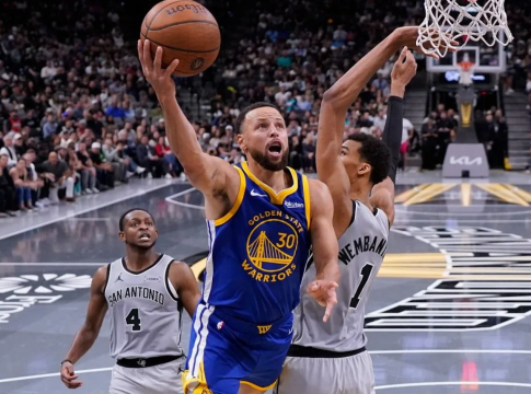 «Εξωγήινος» Κάρι (108-109) κόντρα στους Σπερς – Μεγάλη νίκη των Κλίπερς με «τριπλό» Χάρντεν (127-133)