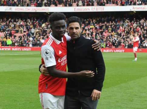 Αρτέτα: «Ο Σάκα θέλει να μείνει για πολλά χρόνια στην Άρσεναλ»