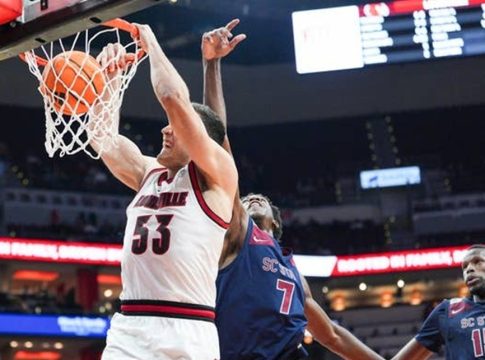 Εντυπωσιακό κάρφωμα από τον Ζούγρη στο ντεμπούτο του με το Λούιβιλ (vid)