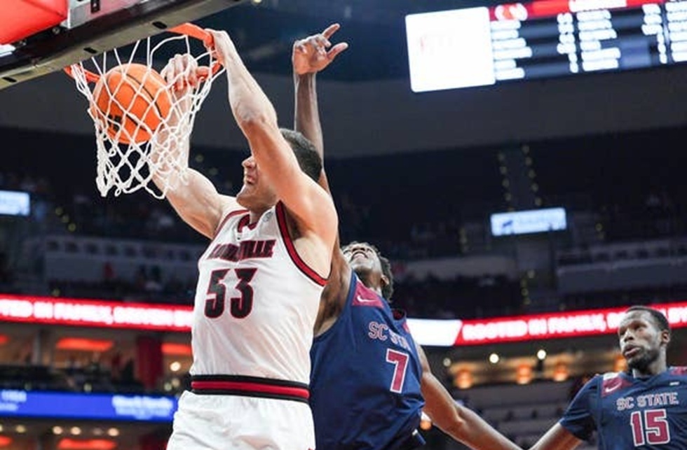 Εντυπωσιακό κάρφωμα από τον Ζούγρη στο ντεμπούτο του με το Λούιβιλ (vid)