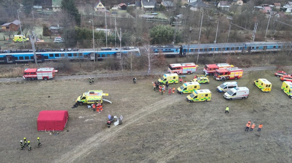 Σύγκρουση τρένων – Πάνω από 40 άνθρωποι τραυματίστηκαν (pics, vids)