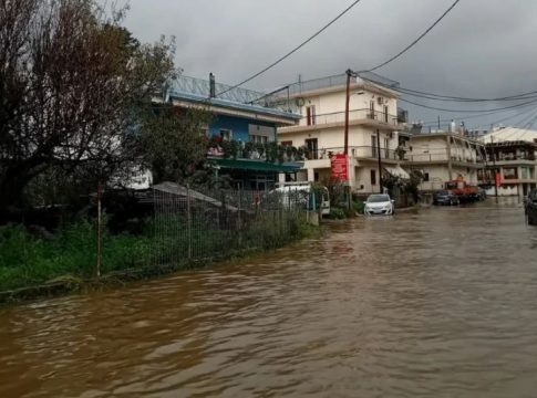 Η κακοκαιρία σάρωσε τη δυτική Ελλάδα – Εγκλωβισμένοι 20 κάτοικοι στους Μελισσουργούς Άρτας