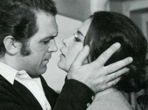 Οι διωγμοί του Καζάκου και της Καρέζη από την Χούντα και η παραλίγο κουμπαριά με τον δικτάτορα Παπαδόπουλο