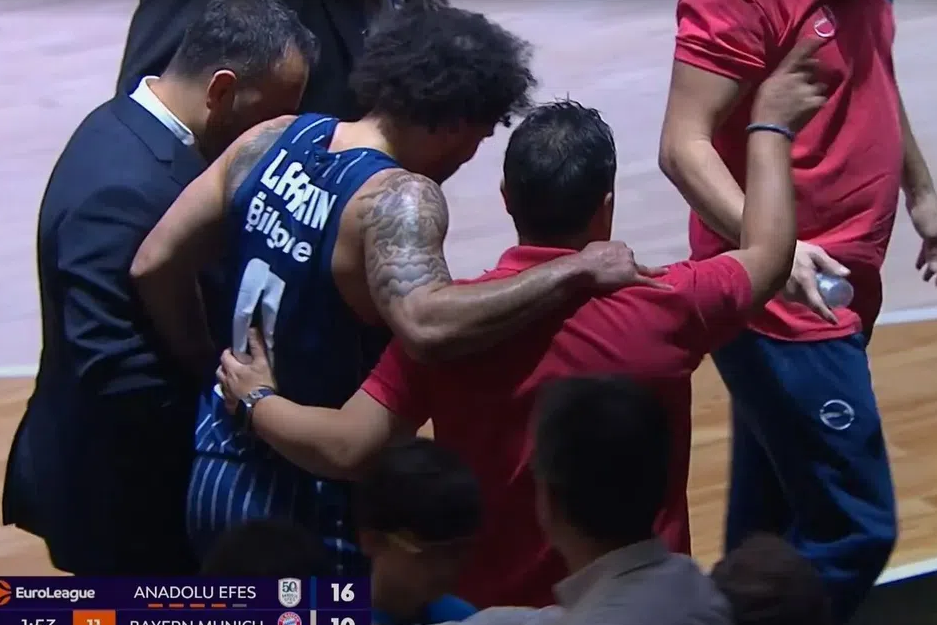 Συναγερμός στην Εφές – Αποχώρησε υποβασταζόμενος ο Λάρκιν