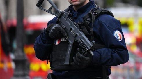 Αυτοκίνητο έπεσε πάνω σε πλήθος στη Γαλλία – Τουλάχιστον 10 τραυματίες, οι τέσσερις σοβαρά