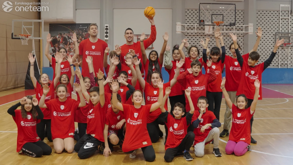 Οι Βεζένκοφ – Λαρεντζάκης ήταν οι πρεσβευτές του ONE TEAM στη δράση του Ολυμπιακού για την Παγκόσμια Ημέρα Παιδιού