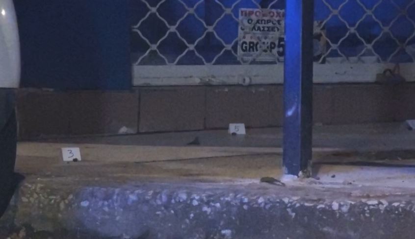 Κυψέλη: Εικόνες από το σημείο των πυροβολισμών με έναν τραυματία – Σε εξέλιξη οι έρευνες της ΕΛ.ΑΣ