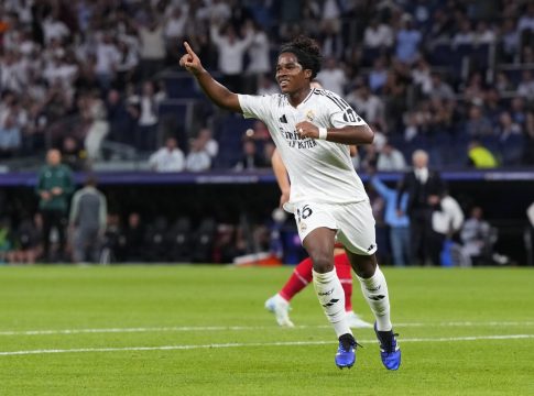 Αντίπαλοι ΠΑΟΚ: Ολοκληρώνεται η μετακίνηση του Έντρικ στη Λιόν (pic)