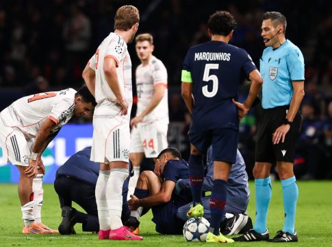 Ο Ντίαζ έβαλε δύο γκολ στην Παρί, αλλά αποβλήθηκε για πολύ σκληρό μαρκάρισμα στον Χακίμι που αποχώρησε κλαίγοντας (vids)