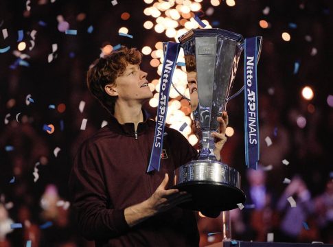 Πήρε τη ματσάρα και τον τίτλο στα ATP Finals o Σίνερ (2-0, vids)